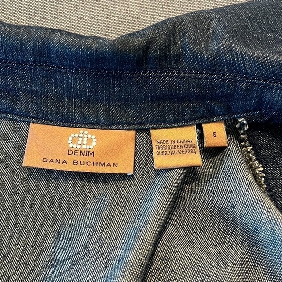 Dana Buchman jean jacket size 6 with black beading throughout.  Zippped front - Picture 6 of 7